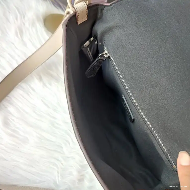 Affordable HOT Medium Romano Baguette Fendi Leather Beige Messenger Cuoio In 0427